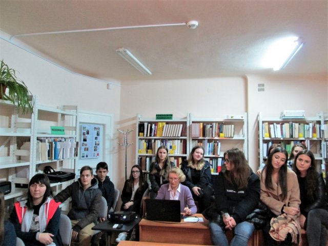 Lekcja biblioteczna i muzealna - kl. II b LO