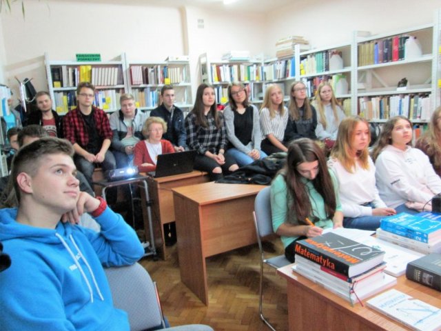 Lekcja biblioteczna w bibliotece powiatowej - klasa II c LO